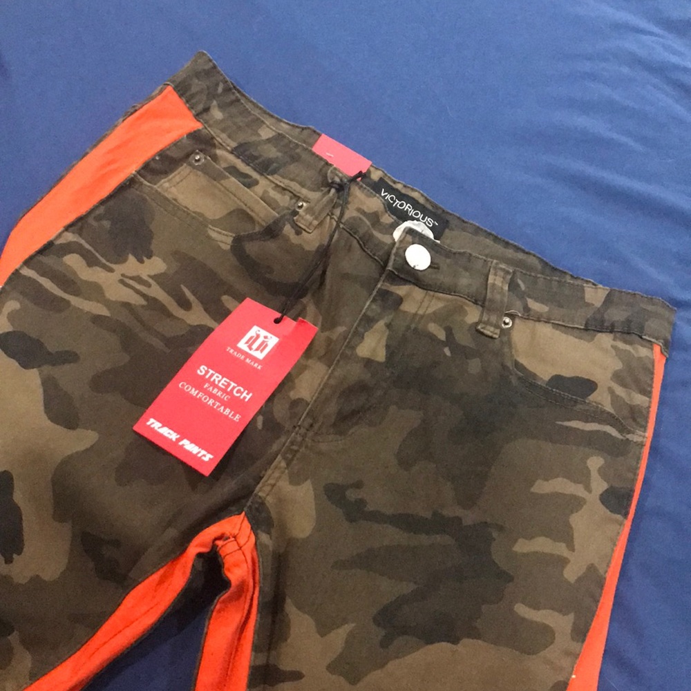 Victorious track pants NWT (34/32)